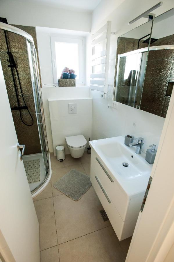 Apartment Little Violet - Balcony & Free Parking Zadar Exterior photo